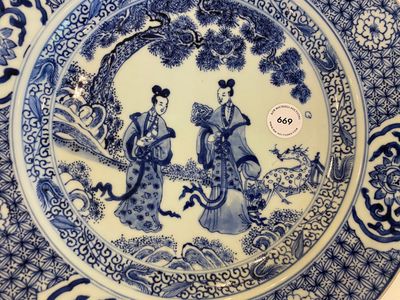A Chinese blue and white dish with two ladies in a garden, Yonzgheng — photo 2