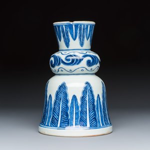 A Chinese blue and white documentary inscribed candlestick — photo 4