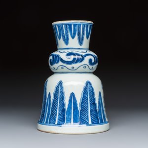 A Chinese blue and white documentary inscribed candlestick — photo 5