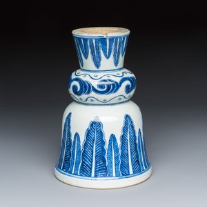A Chinese blue and white documentary inscribed candlestick — photo 6