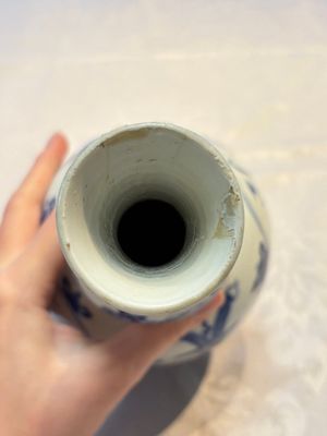A Chinese blue and white double gourd 'Antiquities' vase, Kangxi — foto 5