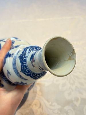 A Chinese blue and white double gourd 'Antiquities' vase, Kangxi — foto 6