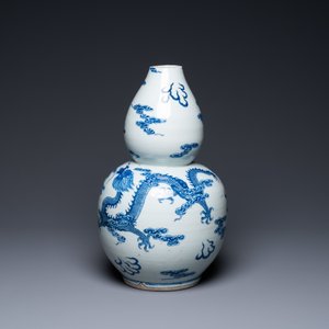 A Chinese blue and white double gourd 'dragons' vase, Qianlong — 照片 4