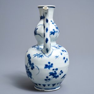 A Chinese blue and white double gourd ewer, Transitional period — 照片 2