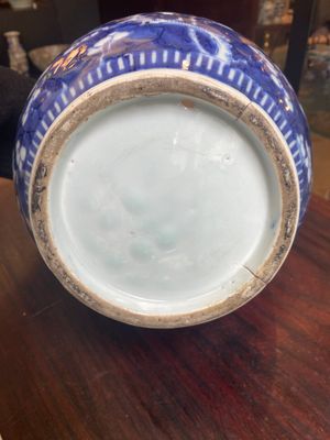 A Chinese blue and white double gourd 'prunus on cracked ice' vase, 18th C. — 照片 5