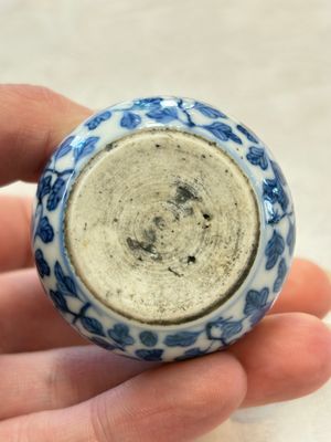 A Chinese blue and white double-gourd snuff bottle and a huali snuff bottle, Xuande and Qianlong mark, 18th C. — photo 16