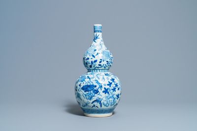 A Chinese blue and white double gourd vase, 19th C.