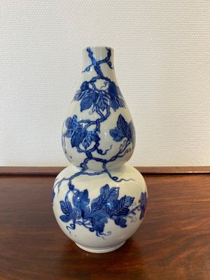 A Chinese blue and white double gourd vase, 19th C. — 照片 1
