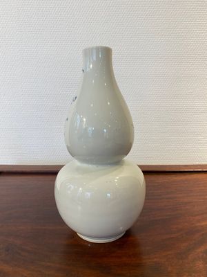 A Chinese blue and white double gourd vase, 19th C. — 照片 3