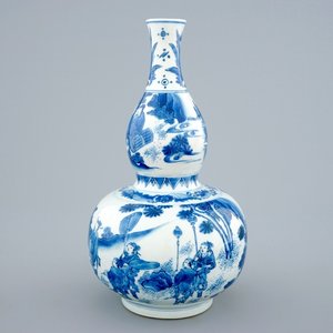 A Chinese blue and white double gourd vase, Transitional period, 1620-1683 — photo 1