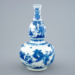 A Chinese blue and white double gourd vase, Transitional period, 1620-1683 — photo 2