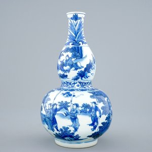 A Chinese blue and white double gourd vase, Transitional period, 1620-1683 — photo 1