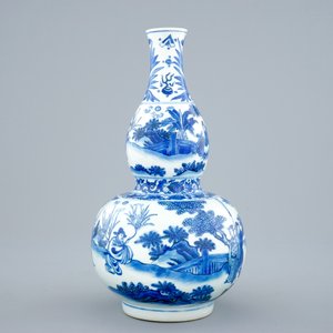 A Chinese blue and white double gourd vase, Transitional period, 1620-1683 — photo 3