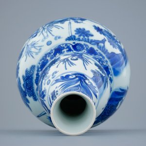 A Chinese blue and white double gourd vase, Transitional period, 1620-1683 — photo 5