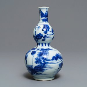 A Chinese blue and white double gourd vase, Transitional period — photo 3