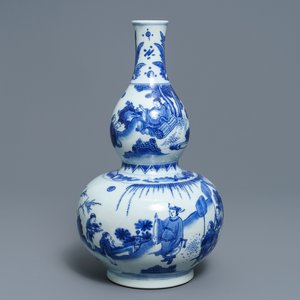 A Chinese blue and white double gourd vase, Transitional period — photo 1