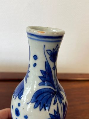 A Chinese blue and white double gourd vase with a scholar and two students, Transitional period — photo 11