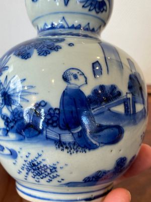 A Chinese blue and white double gourd vase with a scholar and two students, Transitional period — photo 9
