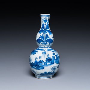 A Chinese blue and white double gourd vase with a scholar and two students, Transitional period — photo 1