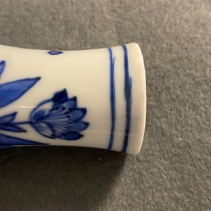 A Chinese blue and white double gourd vase with figures in a landscape, Transitional period — 照片 13