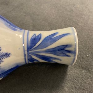 A Chinese blue and white double gourd vase with figures in a landscape, Transitional period — 照片 7