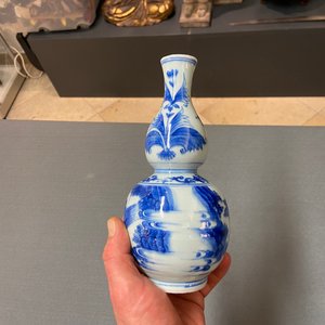 A Chinese blue and white double gourd vase with figures in a landscape, Transitional period — photo 22