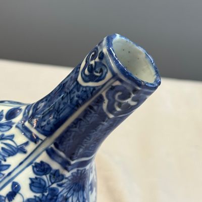 A Chinese blue and white double-gourd vase with floral design — photo 8