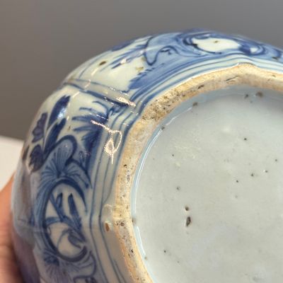 A Chinese blue and white double-gourd vase with floral design — photo 11