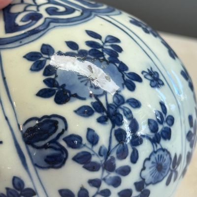 A Chinese blue and white double-gourd vase with floral design — photo 6