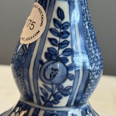 A Chinese blue and white double-gourd vase with floral design — photo 8