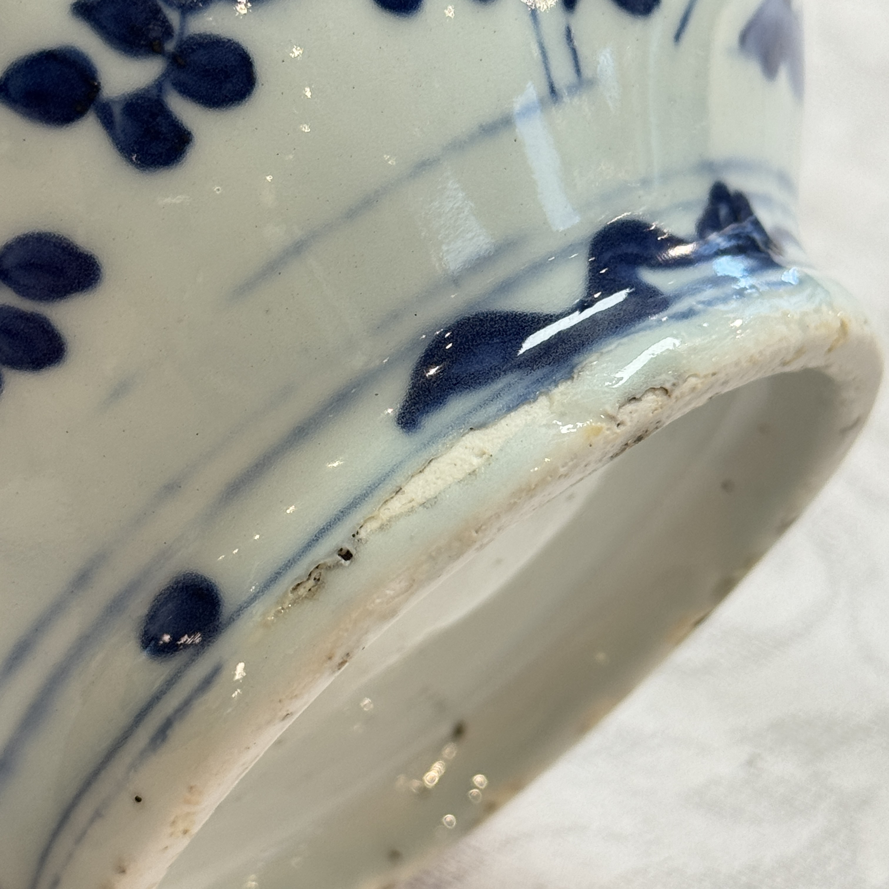 A Chinese blue and white double-gourd vase with floral design — photo 18