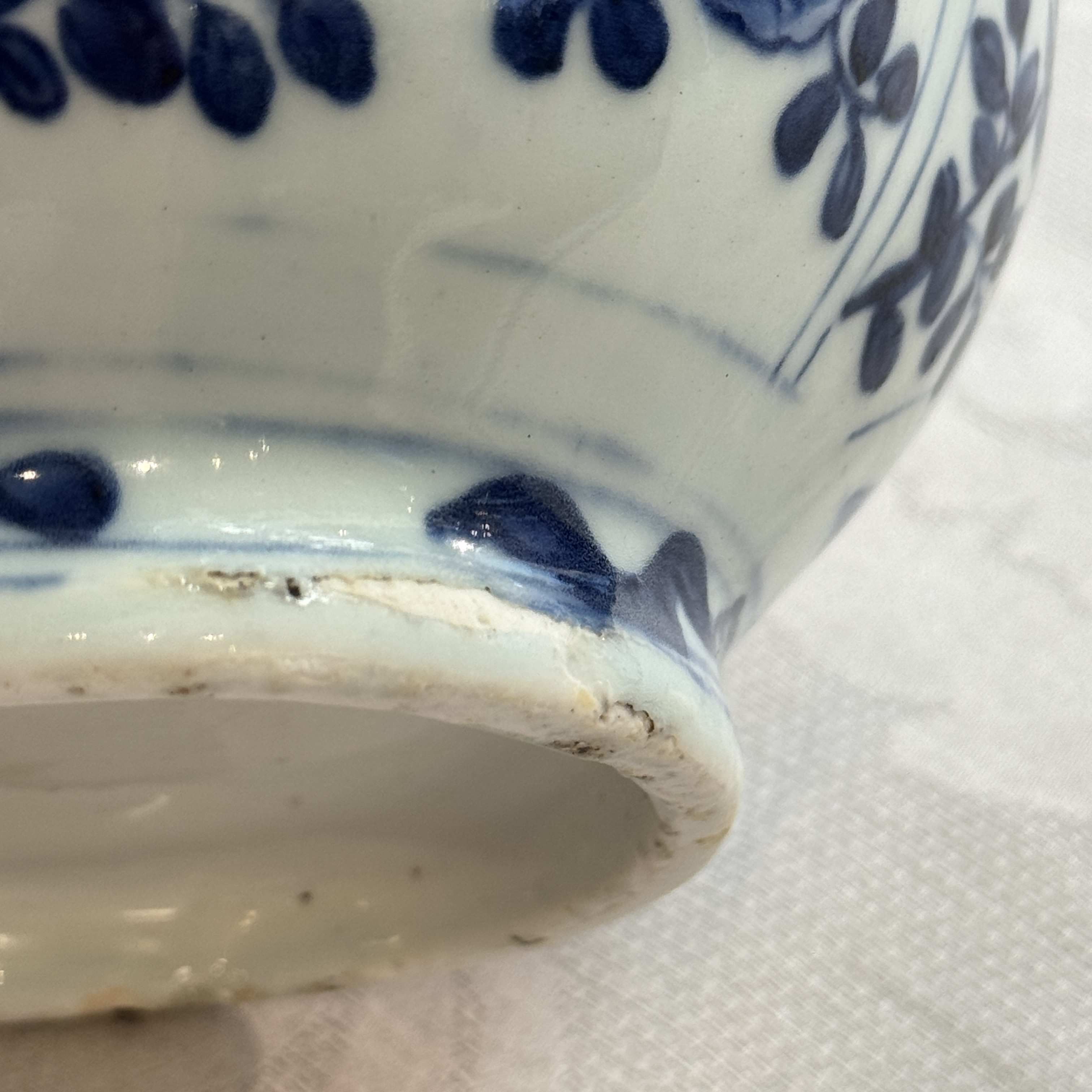 A Chinese blue and white double-gourd vase with floral design — photo 22