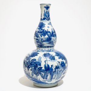 A Chinese blue and white double gourd vase with scholars, Transitional period, Chongzhen — 照片 3