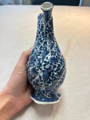 A Chinese blue and white double-spouted swirling-lobed cruet, Kangxi — photo 2