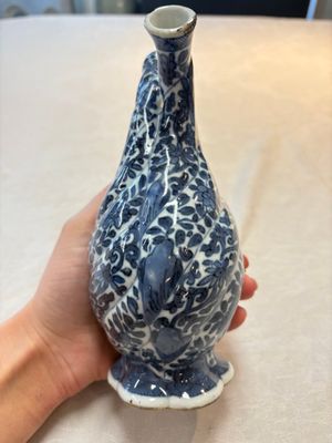 A Chinese blue and white double-spouted swirling-lobed cruet, Kangxi — photo 4
