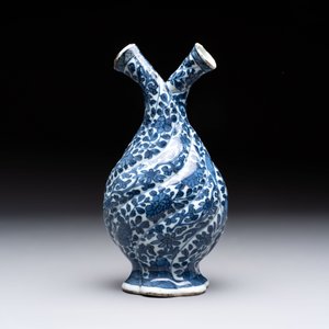 A Chinese blue and white double-spouted swirling-lobed cruet, Kangxi — photo 2