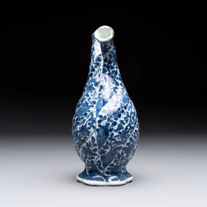 A Chinese blue and white double-spouted swirling-lobed cruet, Kangxi — photo 3