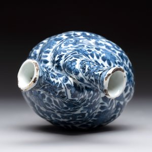 A Chinese blue and white double-spouted swirling-lobed cruet, Kangxi — photo 6