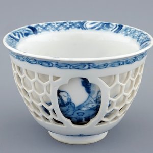 A Chinese blue and white double-walled wine cup, Kangxi — photo 1
