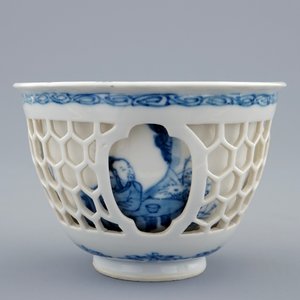 A Chinese blue and white double-walled wine cup, Kangxi — photo 2