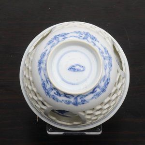 A Chinese blue and white double-walled wine cup, Kangxi — photo 9