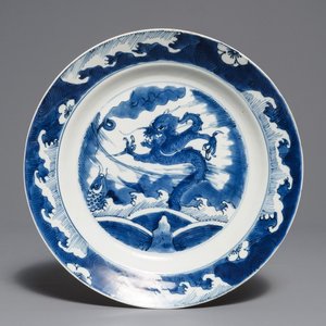 A Chinese blue and white 'dragon and carp' dish, Kangxi — photo 1
