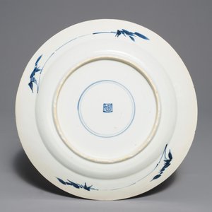 A Chinese blue and white 'dragon and carp' dish, Kangxi — photo 2