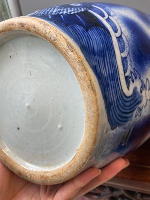 A Chinese blue and white 'dragon and carp' vase, 19th C. — photo 13