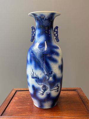 A Chinese blue and white 'dragon and carp' vase, 19th C. — photo 3