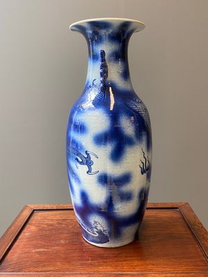 A Chinese blue and white 'dragon and carp' vase, 19th C. — photo 4