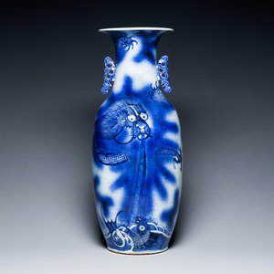 A Chinese blue and white 'dragon and carp' vase, 19th C. — photo 1