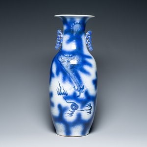 A Chinese blue and white 'dragon and carp' vase, 19th C. — photo 3