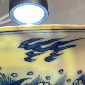 A Chinese blue and white 'dragon and carps' bowl, Xuande mark, Kangxi — 照片 7