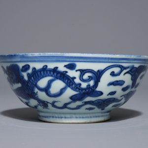 A Chinese blue and white 'dragon and phoenix' bowl, Wanli — 照片 5